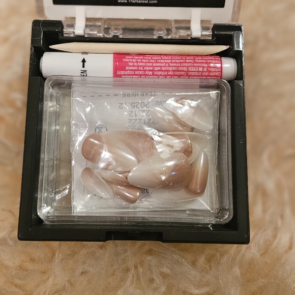 24 PC Acrylic Nail Set - Picture 3 of 3